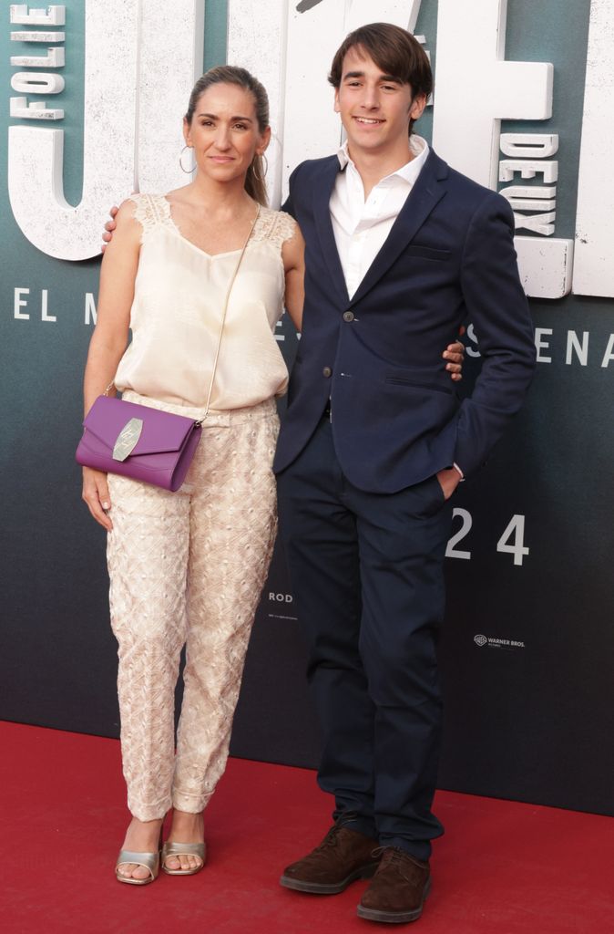 Alejandra Martos con su hijo Carlos en el estreno de la película Joker: Folie à Deux en Madrid, 24 de septiembre de 2024