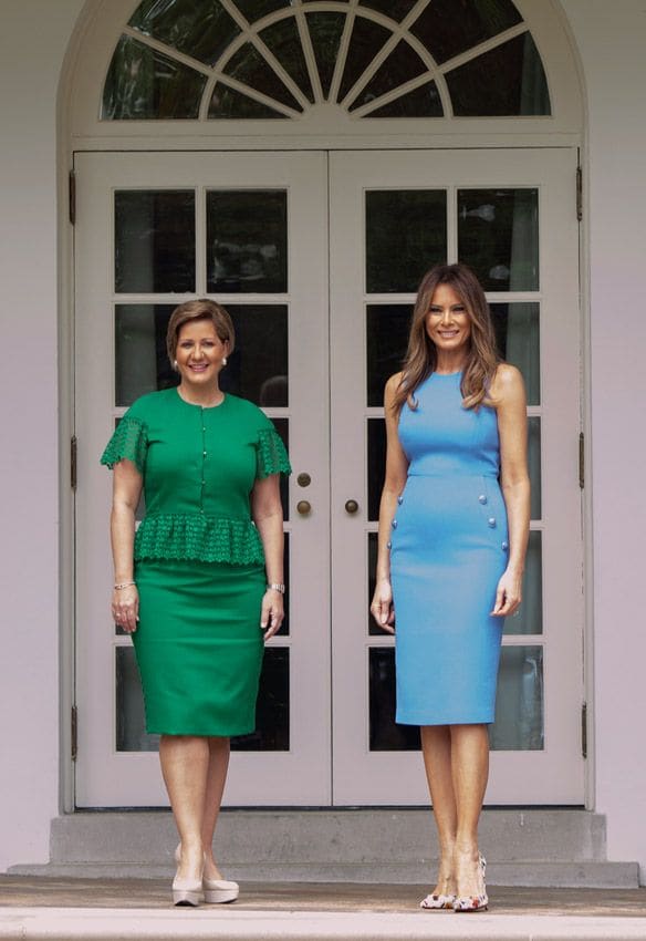 melania trump edad vestido azul tubo