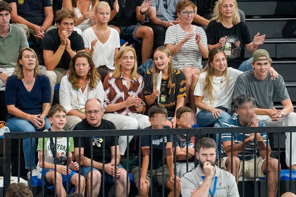 La infanta Cristina, Miguel Urdangarin, Johanna Zott y Olympia Beracasa en un partido