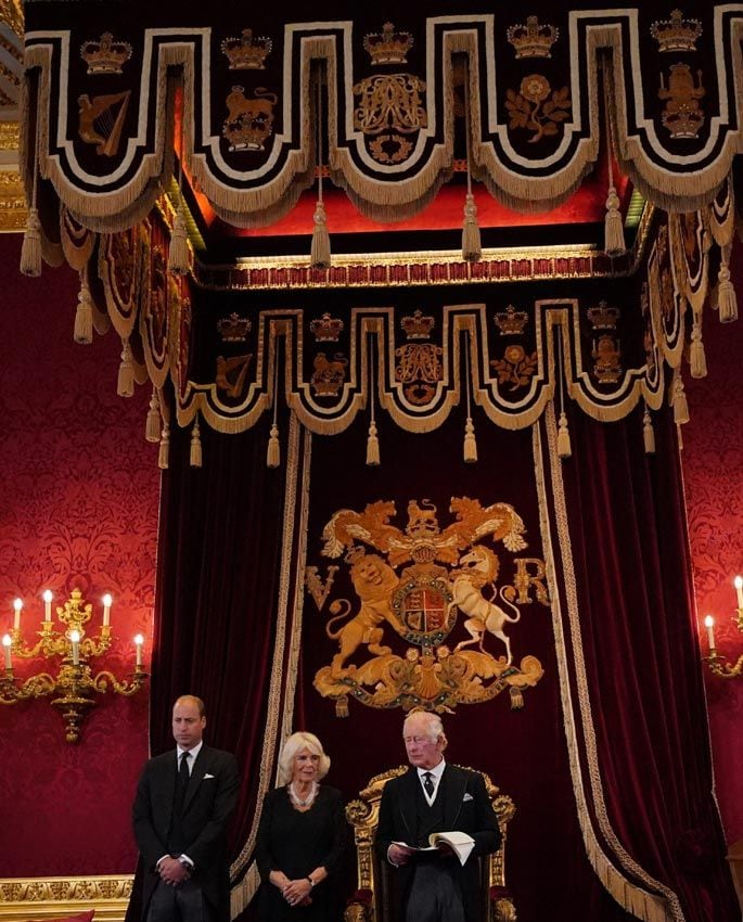 Carlos, Camilla y Guillermo de Inglaterra en el Palacio de St. James