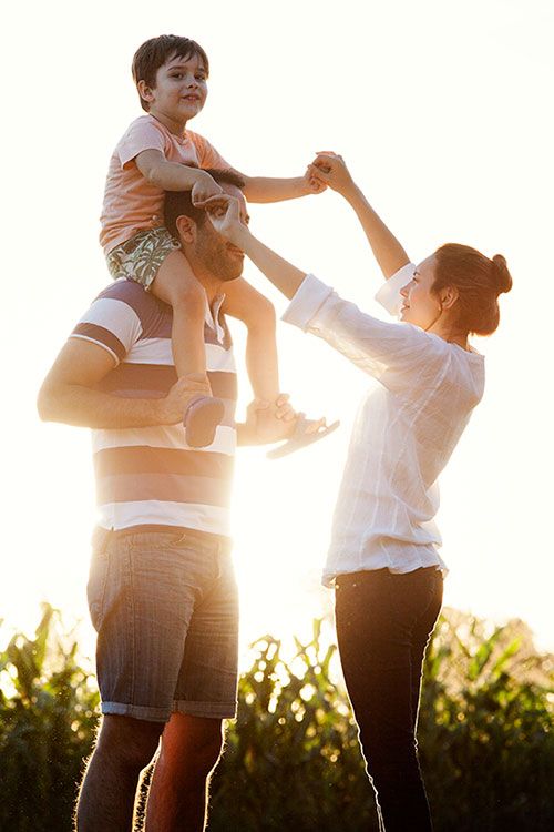 Familia jugando