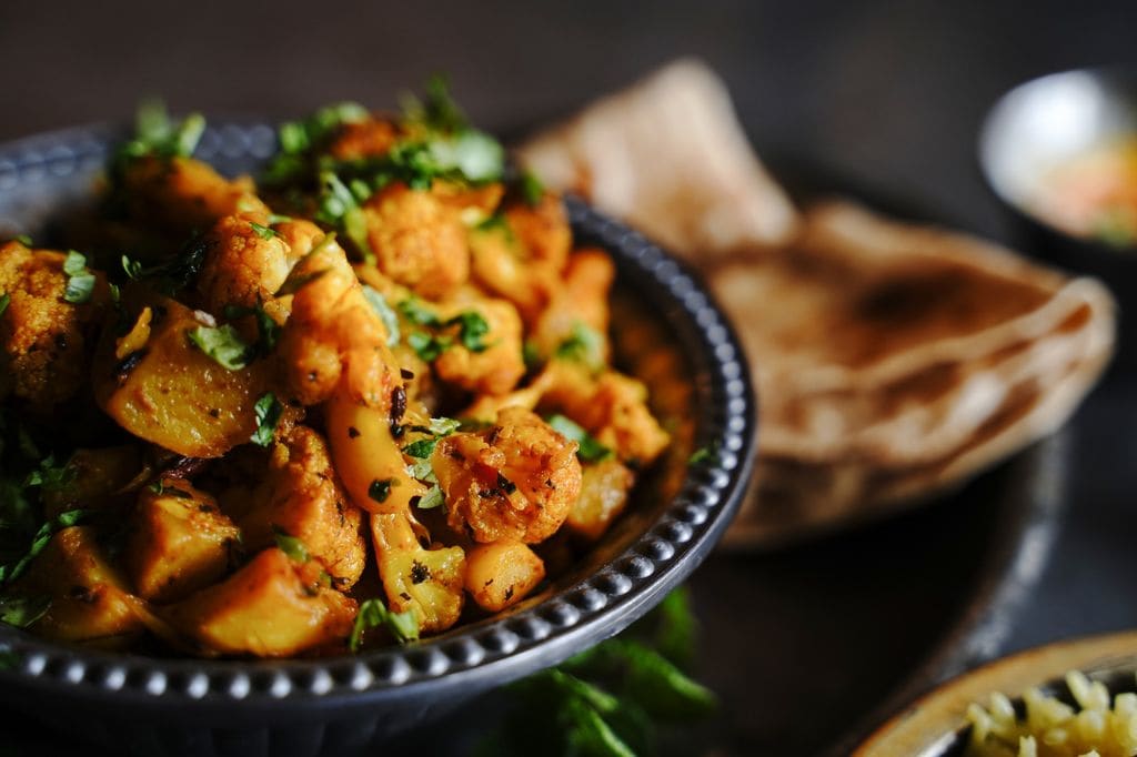 Patata y coliflor, ingredientes principales para hacer Aloo Gobi