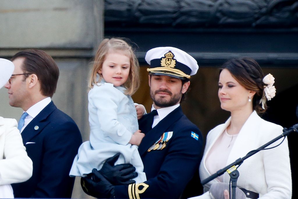 70º cumpleaños del rey Carlos Gustavo de Suecia: Carlos Felipe y Sofia llevaban casados un año, todavía no había nacido su primer hijo, el príncipe Alexander