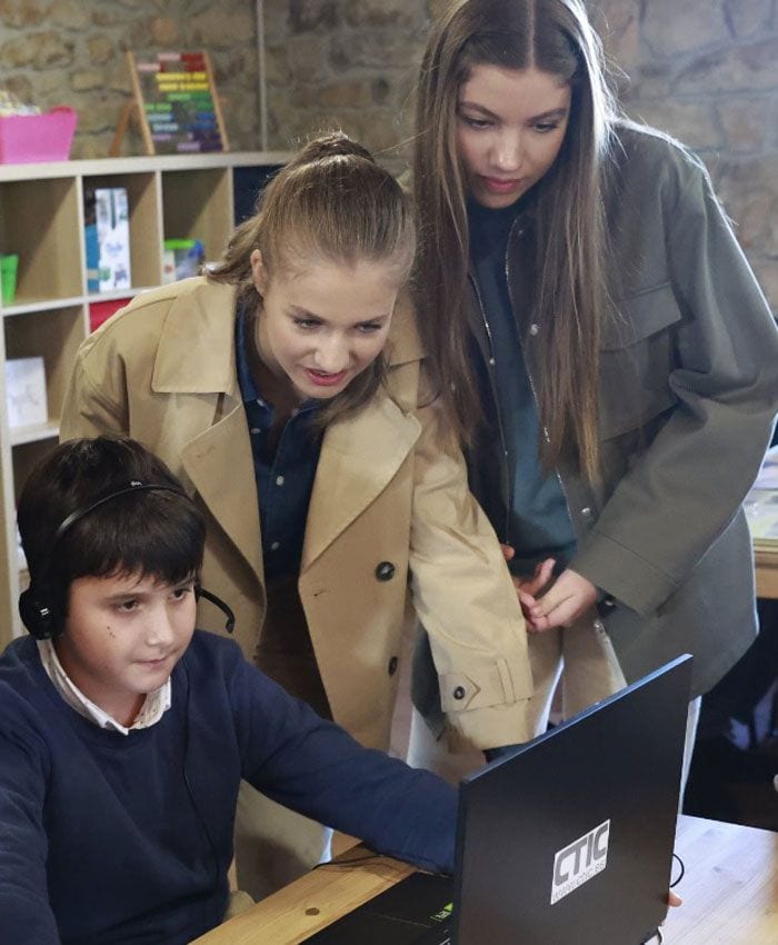 Los Reyes y sus hijas Leonor y Sofía visitan el Pueblo Ejemplar de Asturias 2023