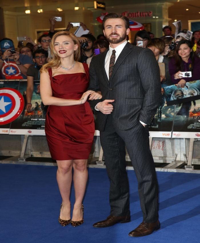 Scarlett Johansson y Chris Evans 