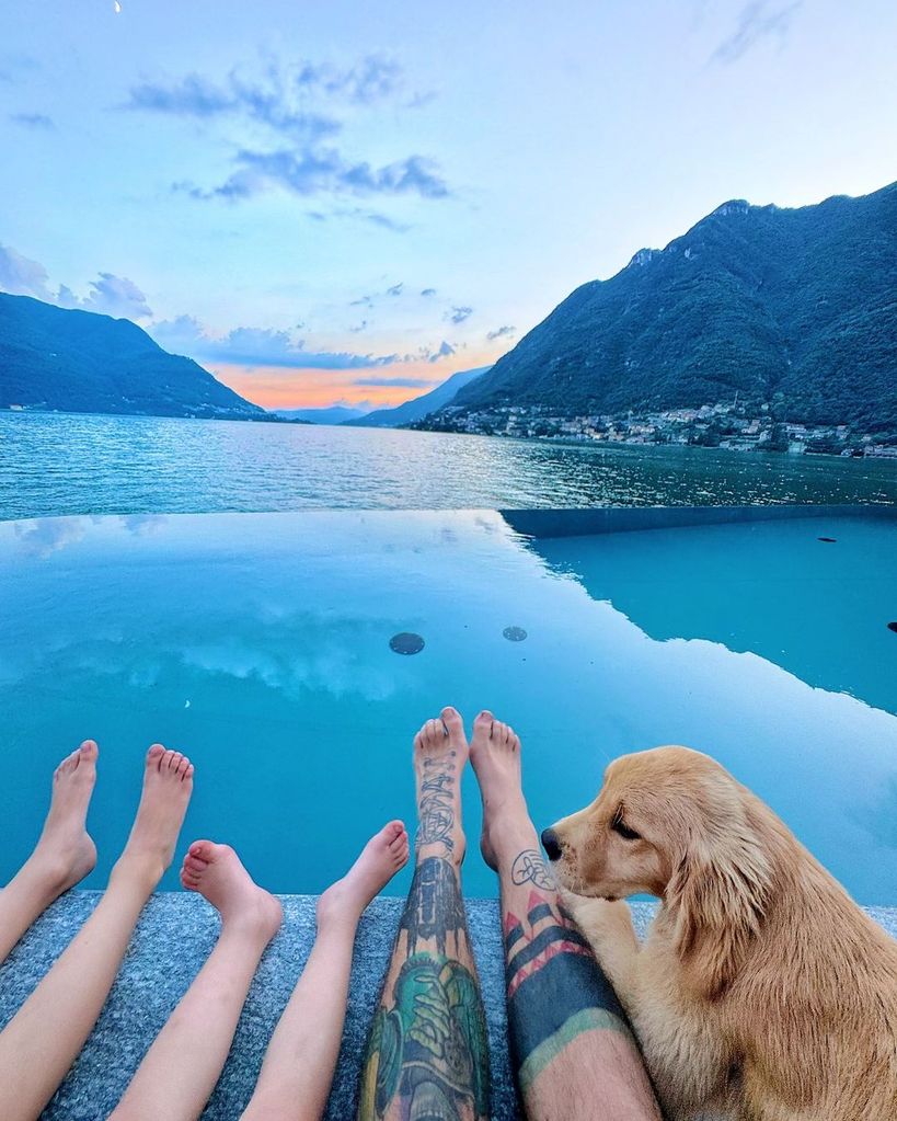 Fedez con sus hijos, Leo y Vittoria y su perrito Silvio. Julio 2024. Lago di Como