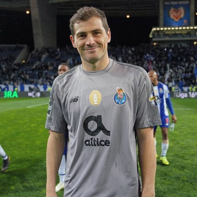 iker Casillas con la equipación del Fútbol Club Oporto 