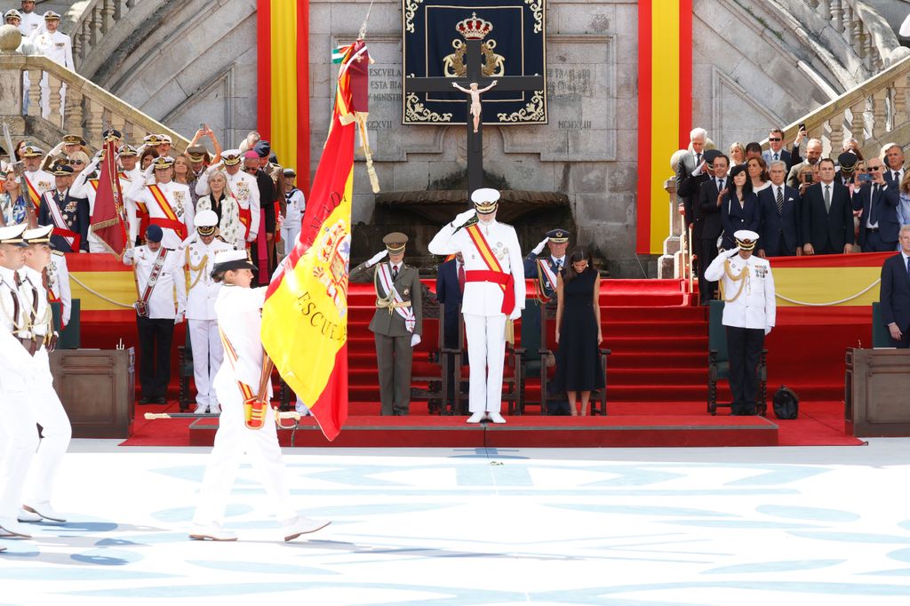 Rey Felipe VI, reina Letizia y la princesa Leonor en la jura de bandera de la Escuela Naval de Marín el 16 de julio de 2024