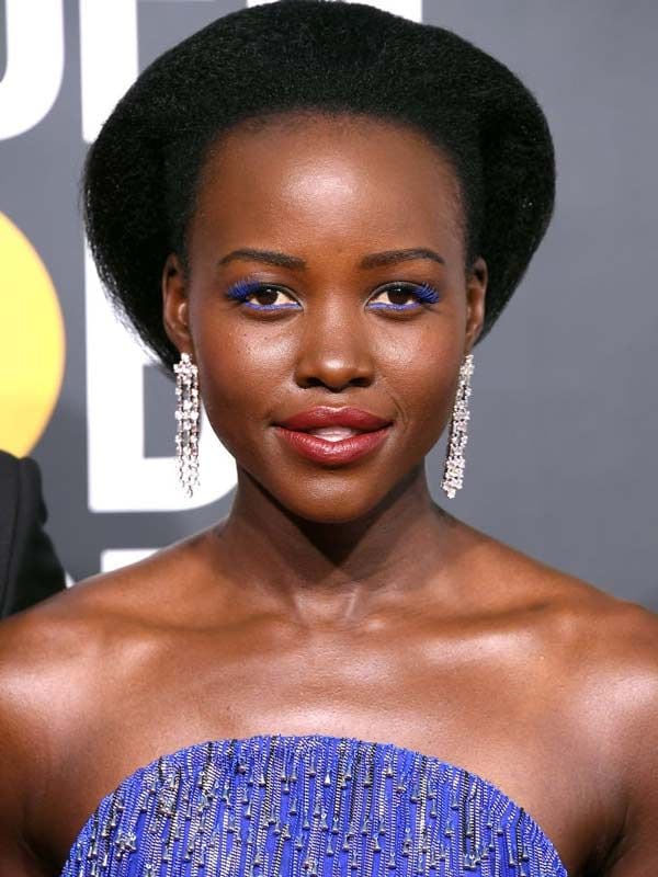 Lupita Nyong´o con maquillaje de efecto piel de rocío