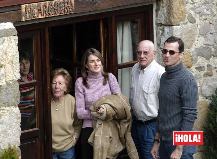 La reina Letizia y sus abuelos en Asturias