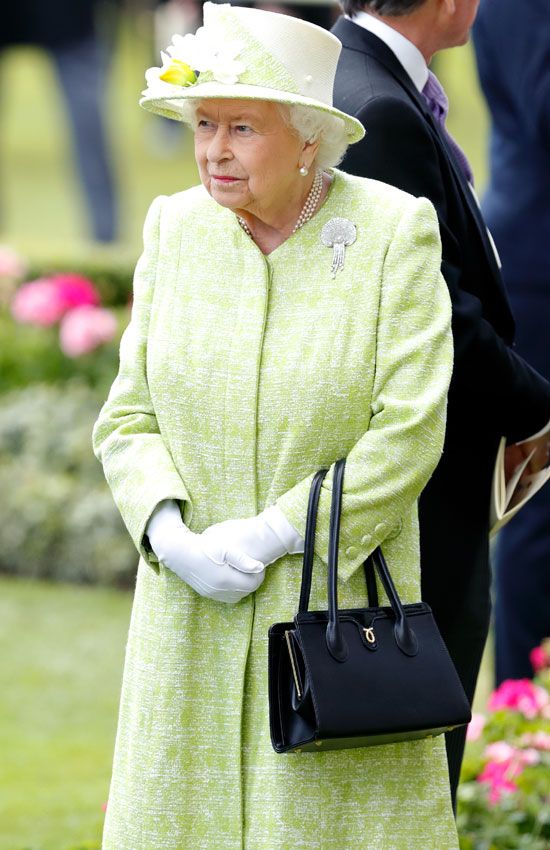 reina isabel ii bolso