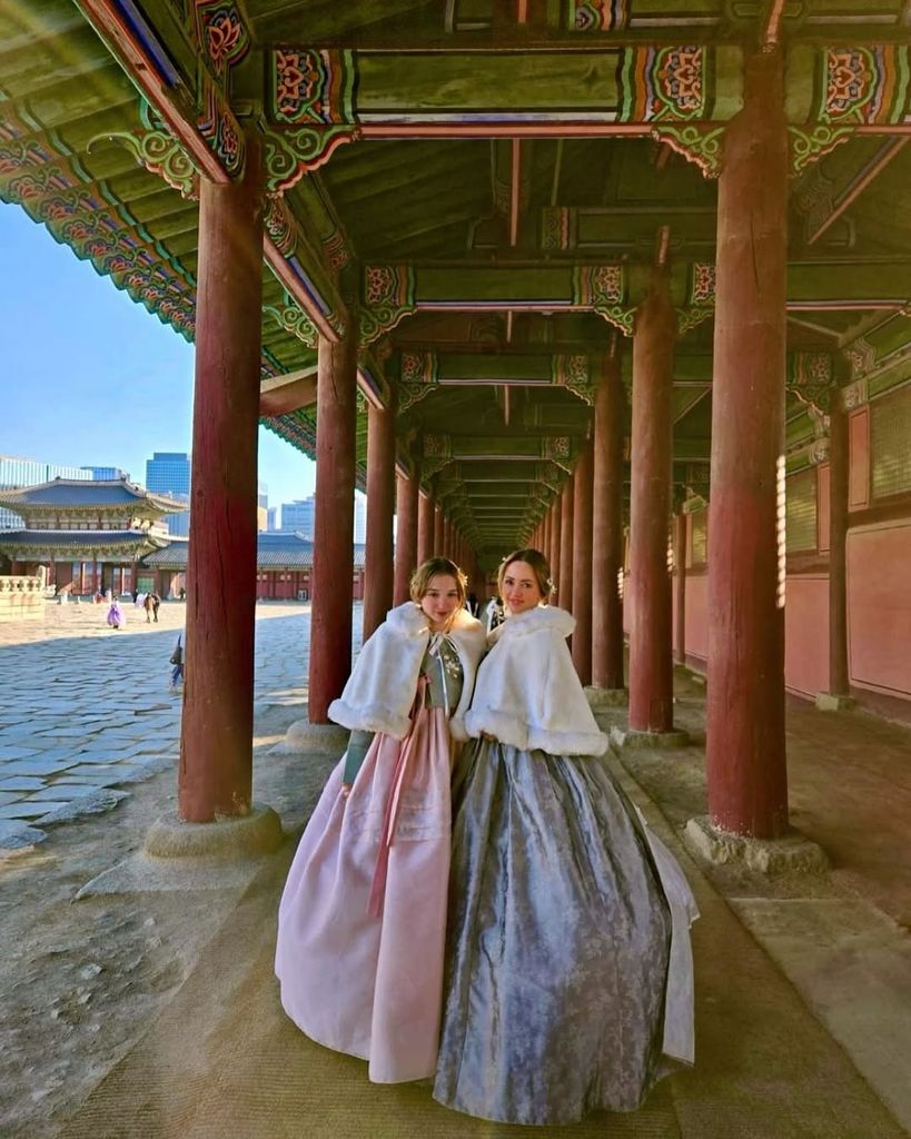 La conductora de Hoy y su hija durante su vista al Palacio de Gyeongbokgung.