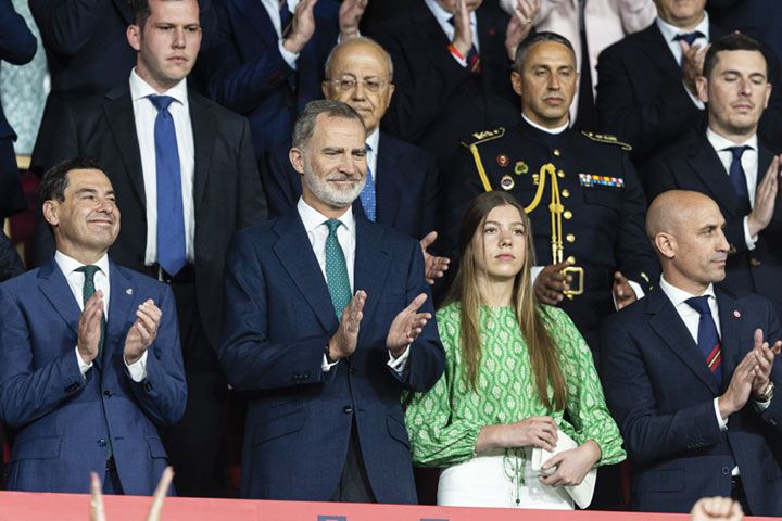 Bolso de Zara de la princesa Leonor en Girona