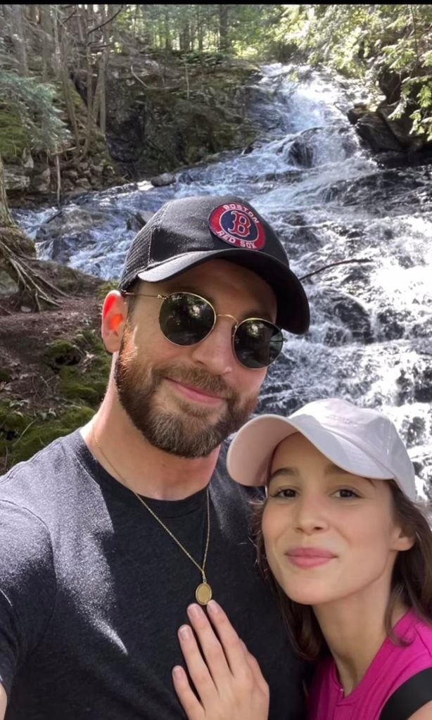 Chris Evans and Alba Baptista