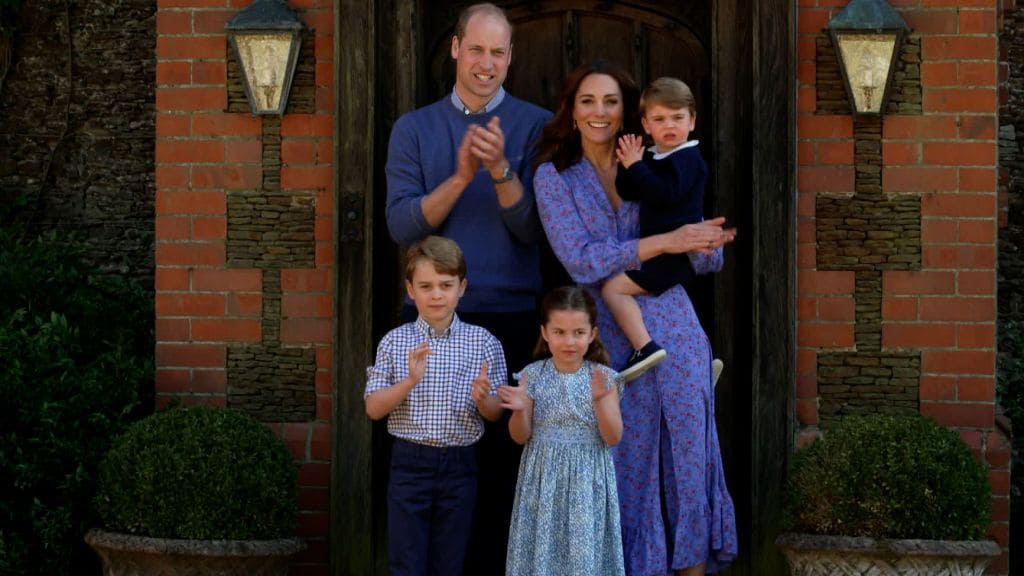 Los príncipes de Gales con sus tres hijos George, Charlotte y Louis