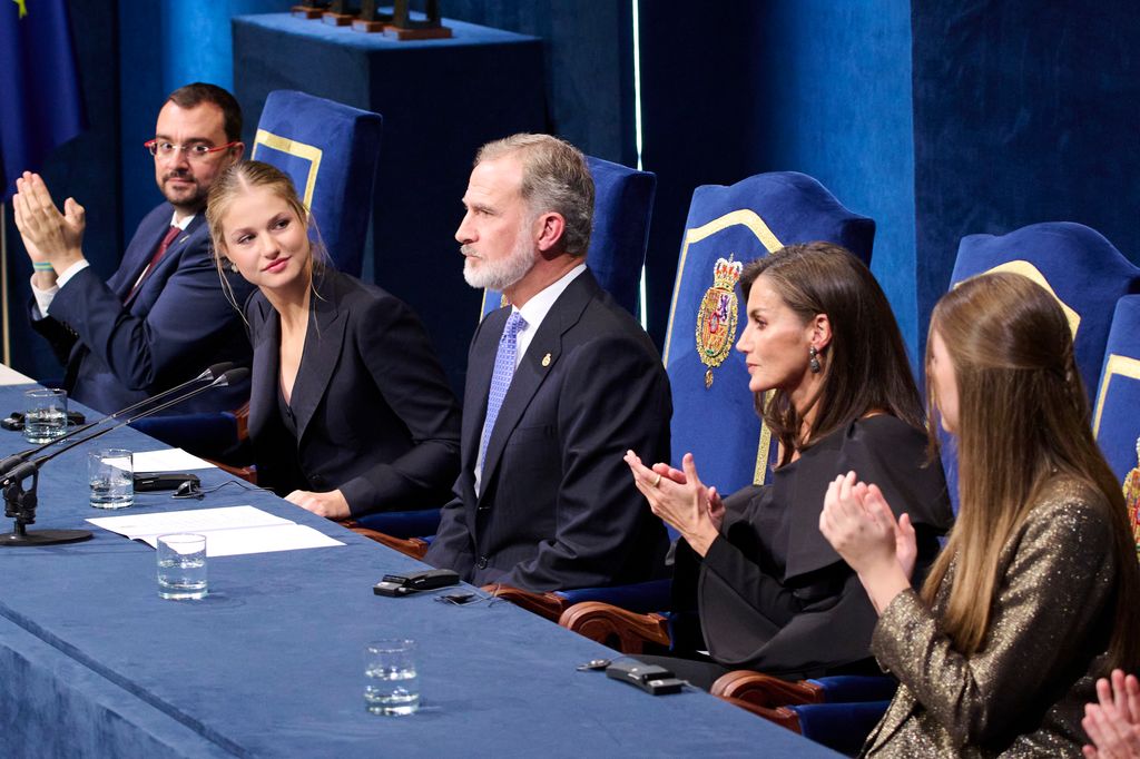 La princesa Leonor y la infanta Sofía en los Premios Princesa de Asturias el 25 de octubre de 2024 en Oviedo