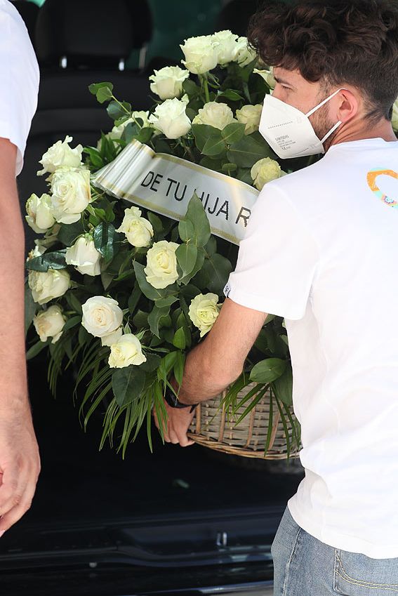 Corona de Rocío Carrasco para su madre