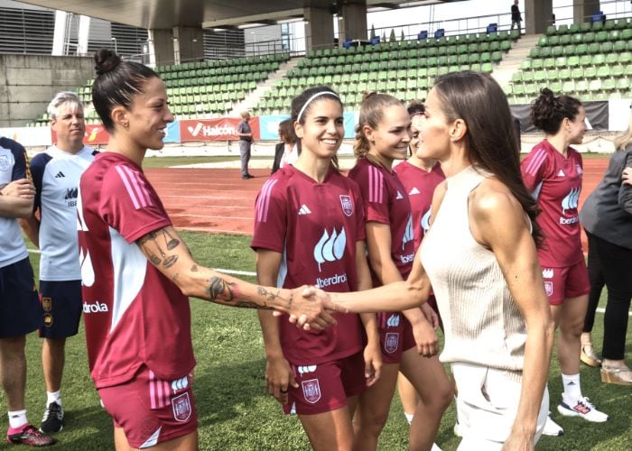 La reina visita a la Selección Femenina de fútbol de España