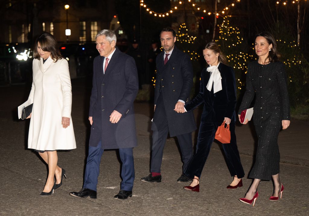 Los padres y los dos hermanos de la princesa Kate acudieron al servicio.