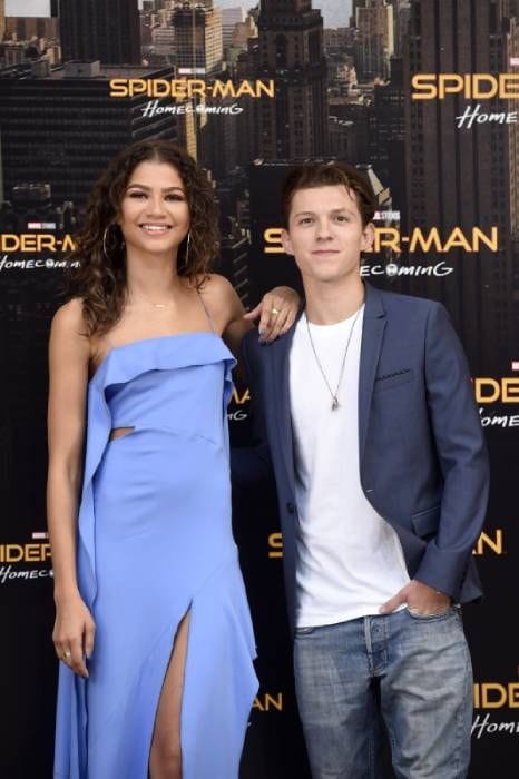 Zendaya y Tom Holland han sido fotografiados besándose. En 2017 ya sonaron los primeros rumores de una relación entre ambos por los muchos planes que compartían fuera del trabajo