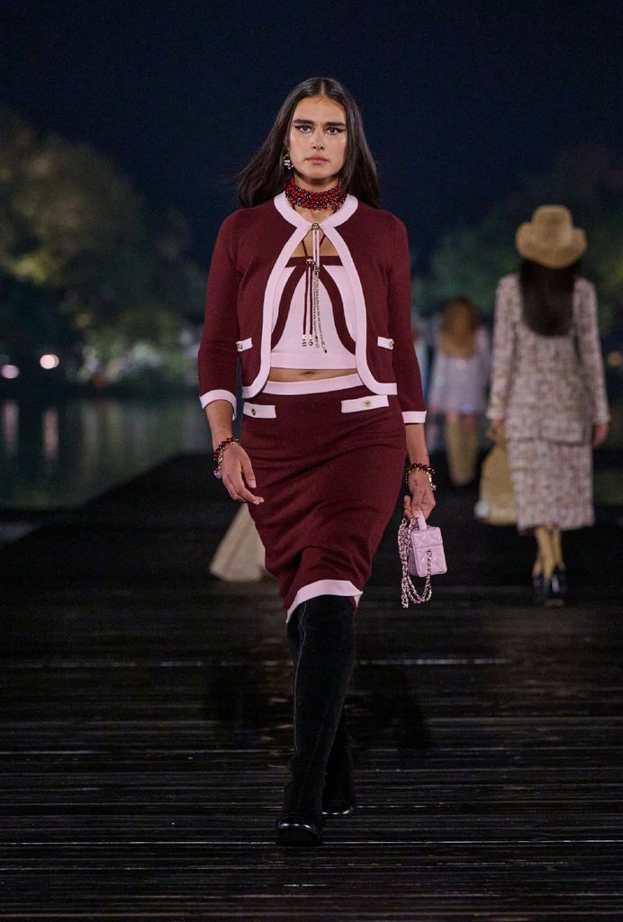 Desfile de CHANEL 2024/25 Métiers d’art en Hangzhou, China