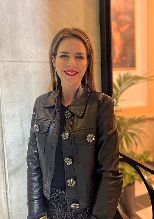 Amelia Bono vestida para una noche de celebración