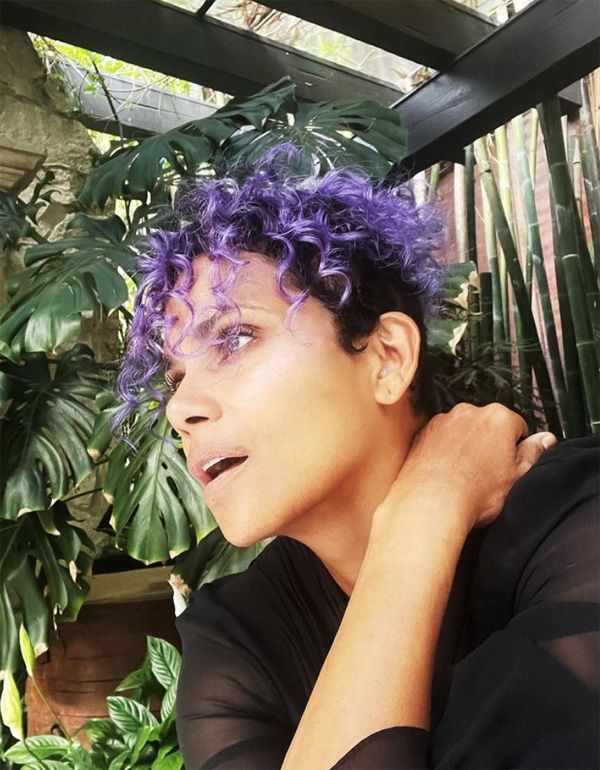 halle-berry-pelo-morado