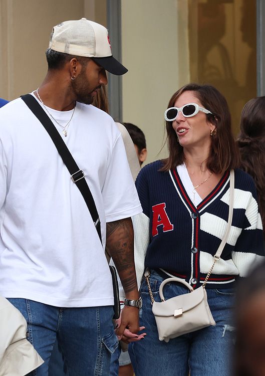 Anabel Pantoja y Yulen Pereira paseando por Madrid 