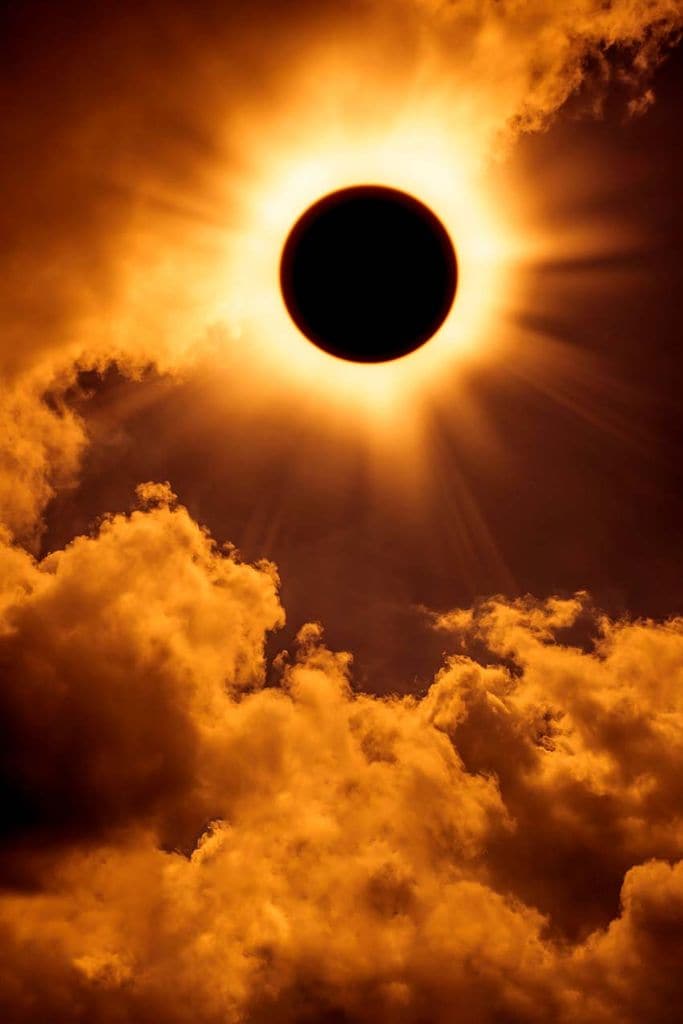 Los mejores sitios y las horas para ver el eclipse solar del 8 de abril de 2024