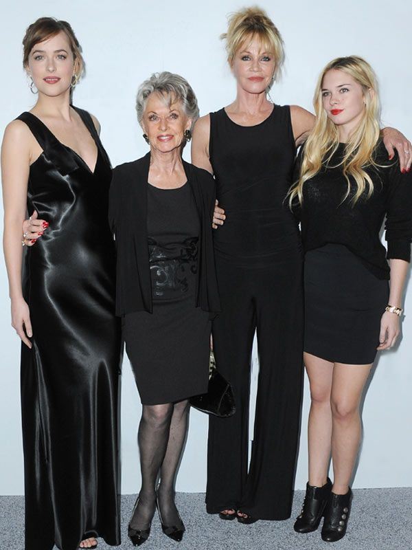 Tres generaciones: Tippi Hedren, Melanie Griffith, y Dakota Johnson y Stella Banderas