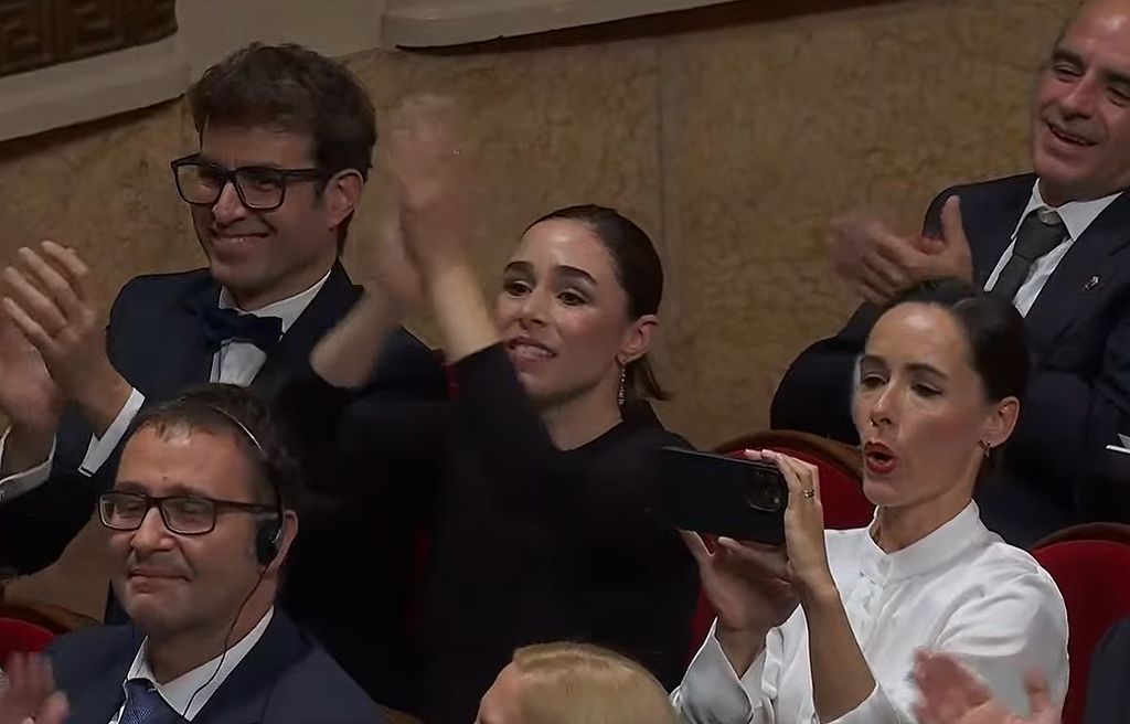 María y Candela Serrat, acompañada por su marido, Daniel Muriel, en los Premios Princesa de Asturias 2024