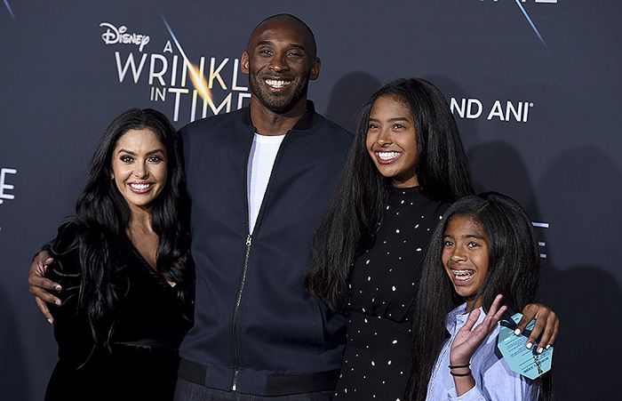 Kobe y Vanessa Bryant con sus hijas