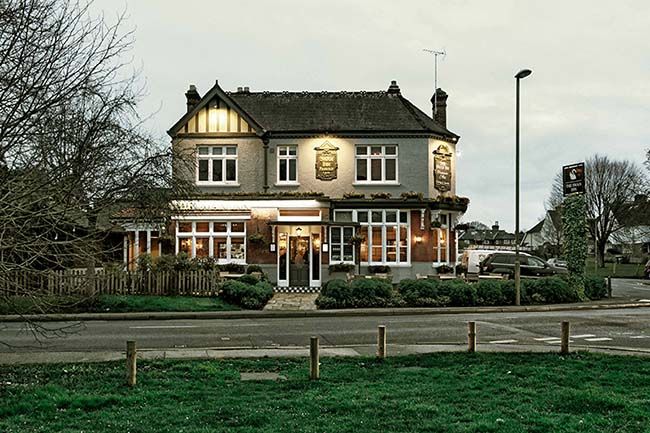 the-swan-inn-surrey-jose-pizarro-pub