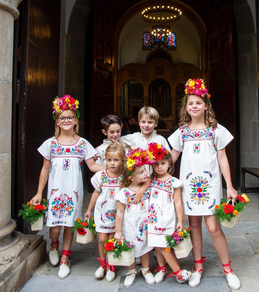 Niños de arras originales flores de colores