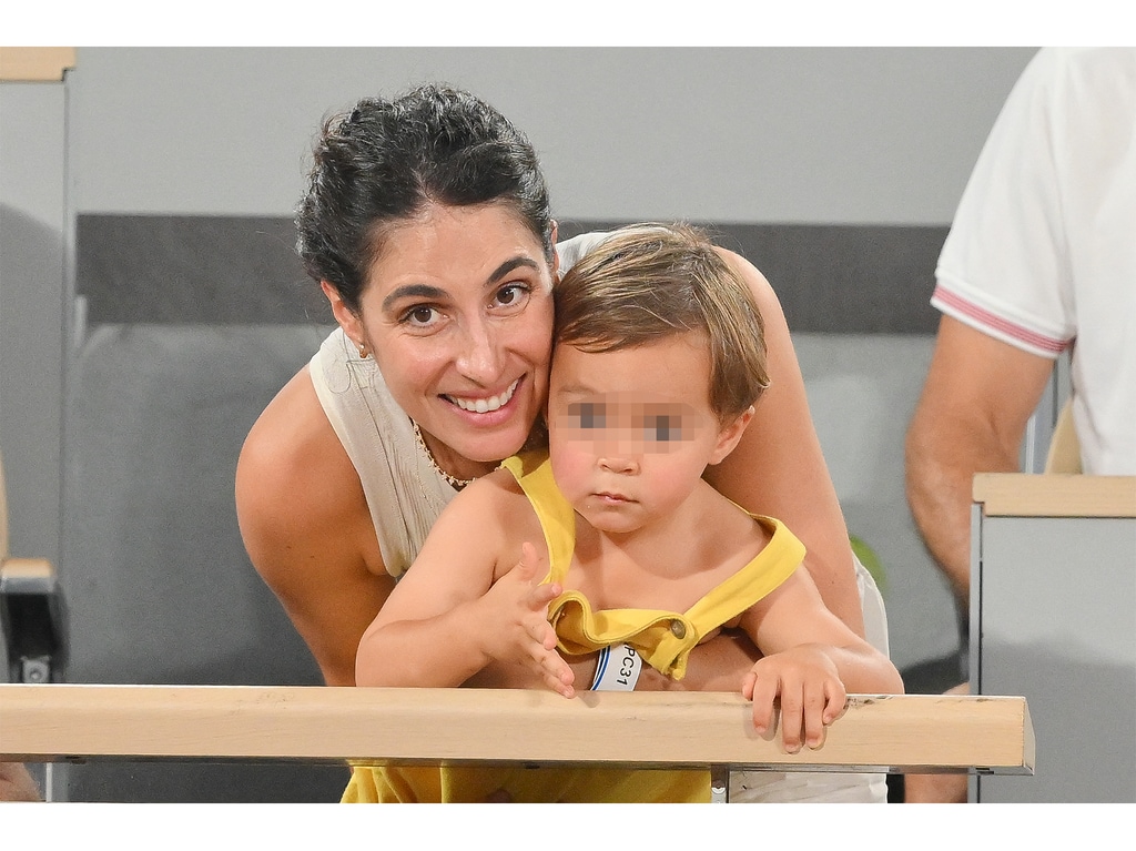 Maria Parello, la mujer de Rafa Nadal, junto a su hijo en los JJOOPARIS24