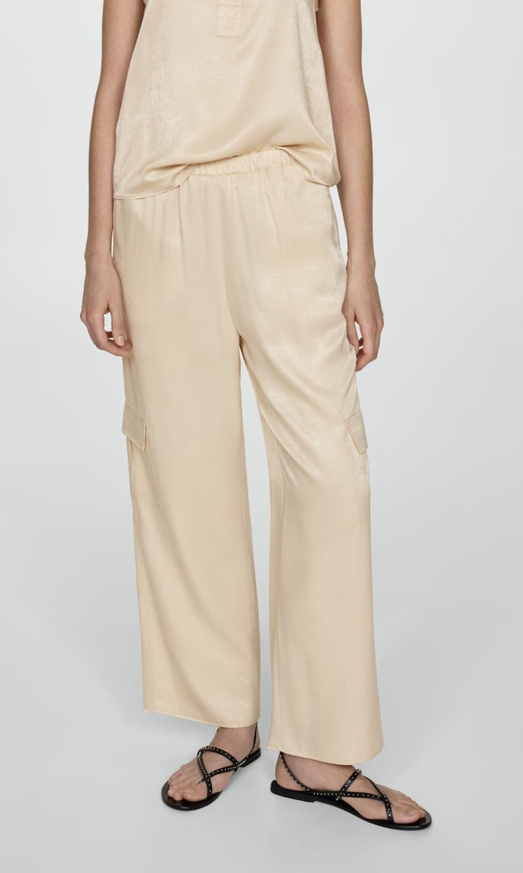 Pantalón 'cargo' recto (35,99 euros)