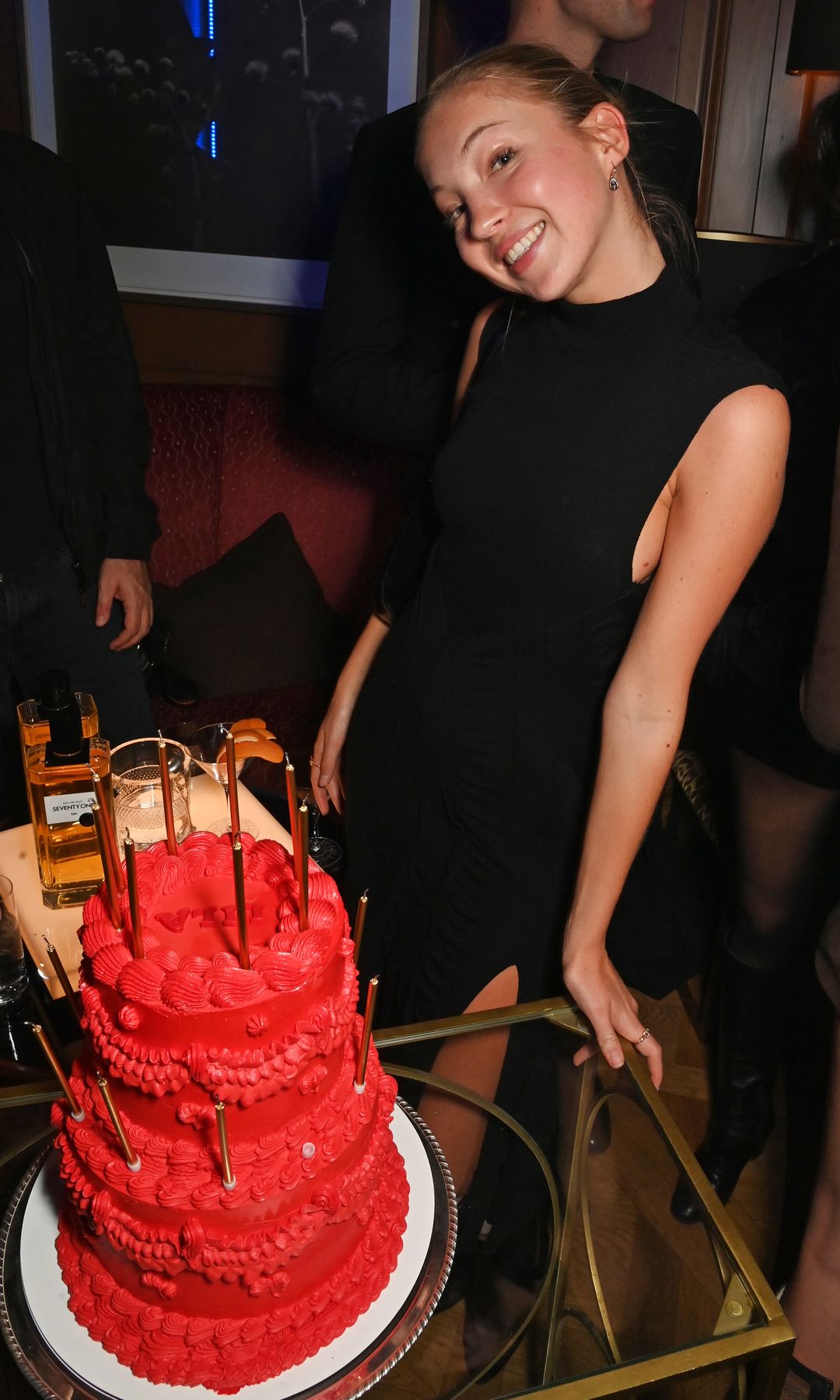  Lila Moss asiste a la Seventy One Paris Fashion Week After-Party en Le Bristol Paris el 29 de septiembre de 2024 en París, Francia.