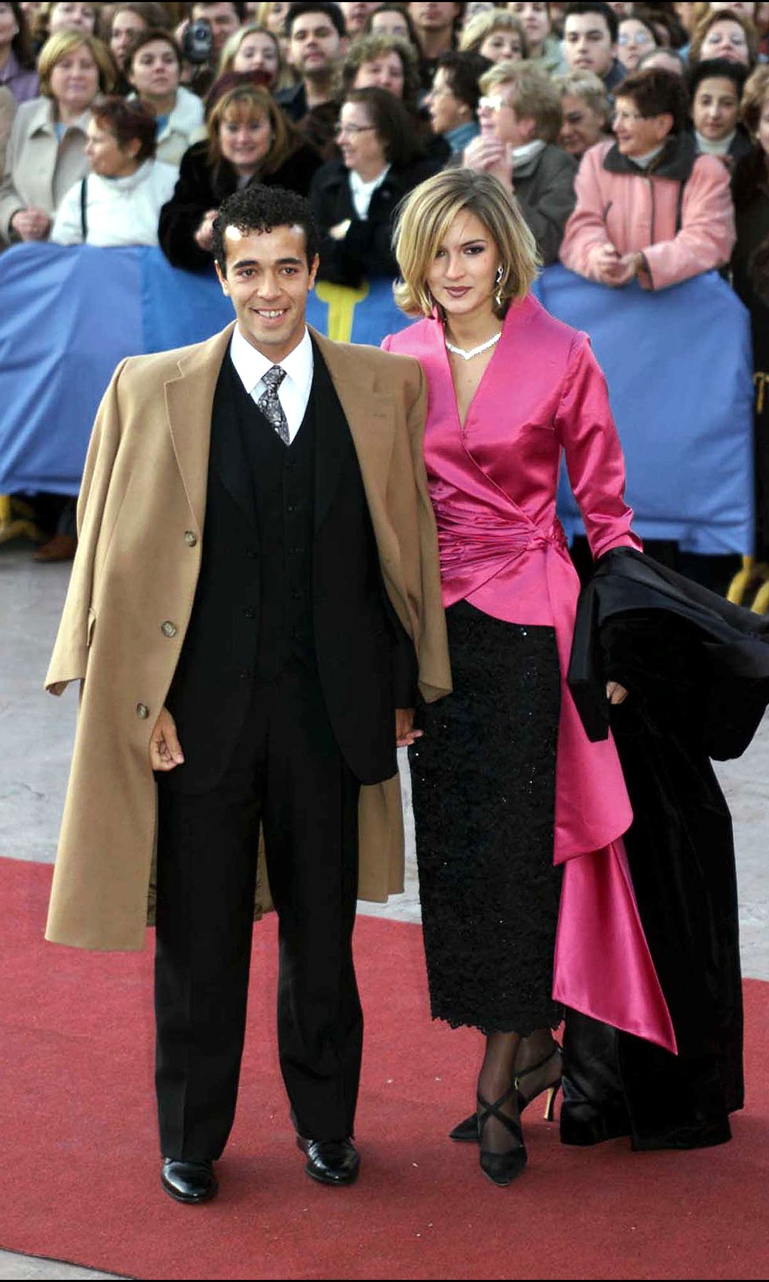 BODA DE RAFAEL CAMINO CON NATALIA ALVAREZ EN OVIEDO
EN LA IMAGEN EL TORERO VICTOR PUERTO Y SU MUJER NOELIA MARGOTON POSANDO - 2001
