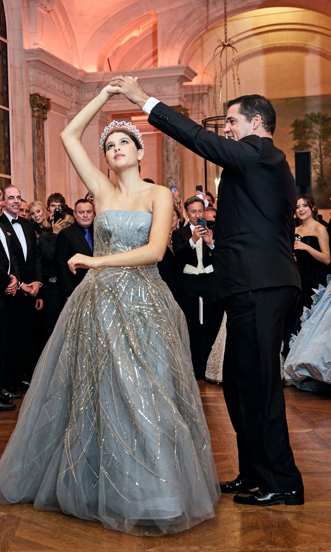 Eugenia bailando con su padre, Luis Alfonso