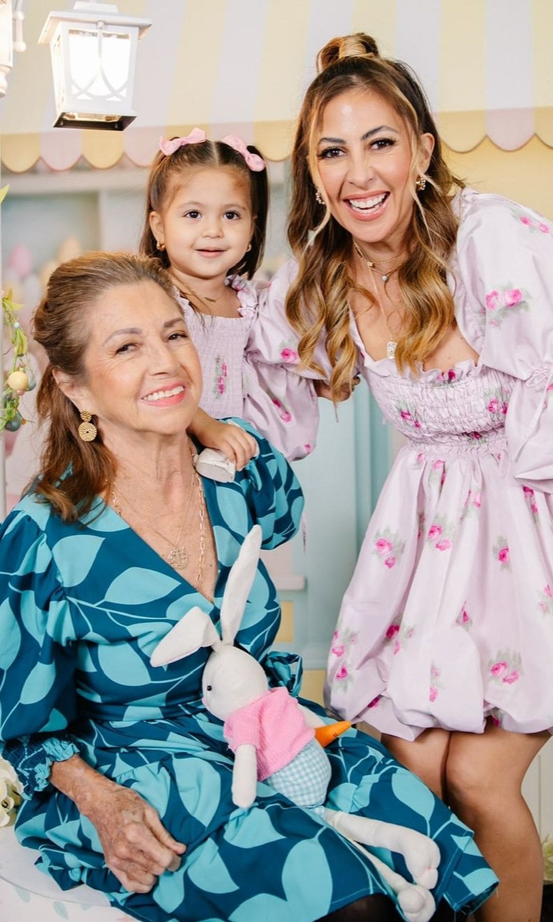 Stephanie Himonidis 'Chiquibaby' junto a su mamá y su hija