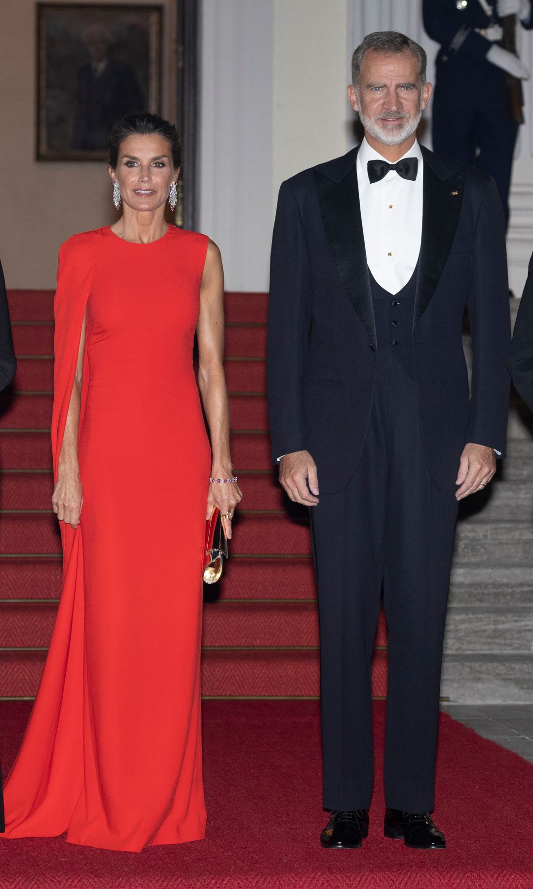 reina Letizia vestido rojo capa Stella McCartney