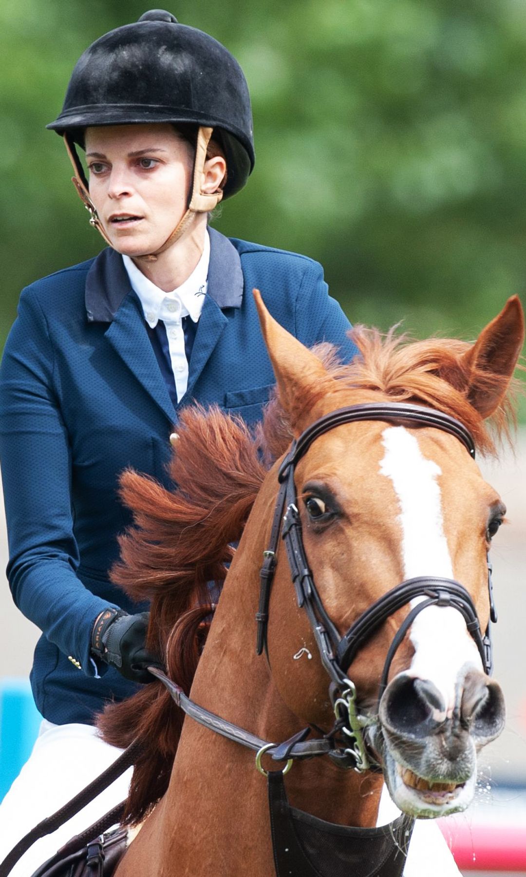 Athina Onassis, montando a caballo