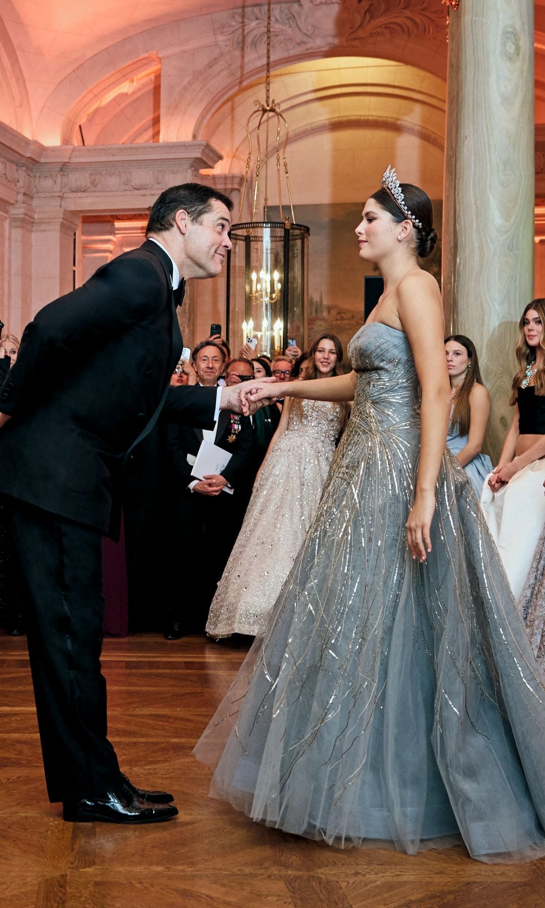 Eugenia abriendo el vals con su padre