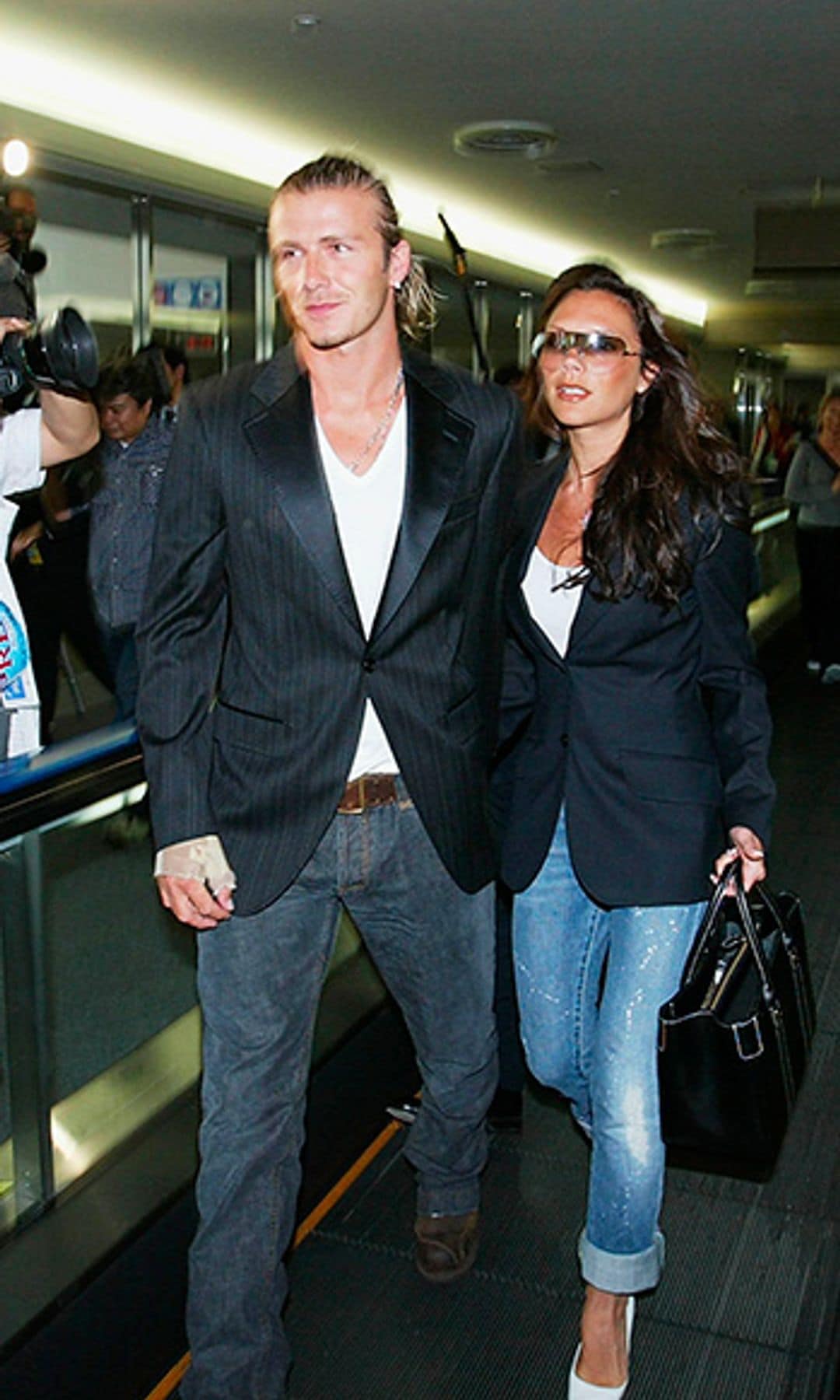 Victoria y David Beckham blazer negra matching look