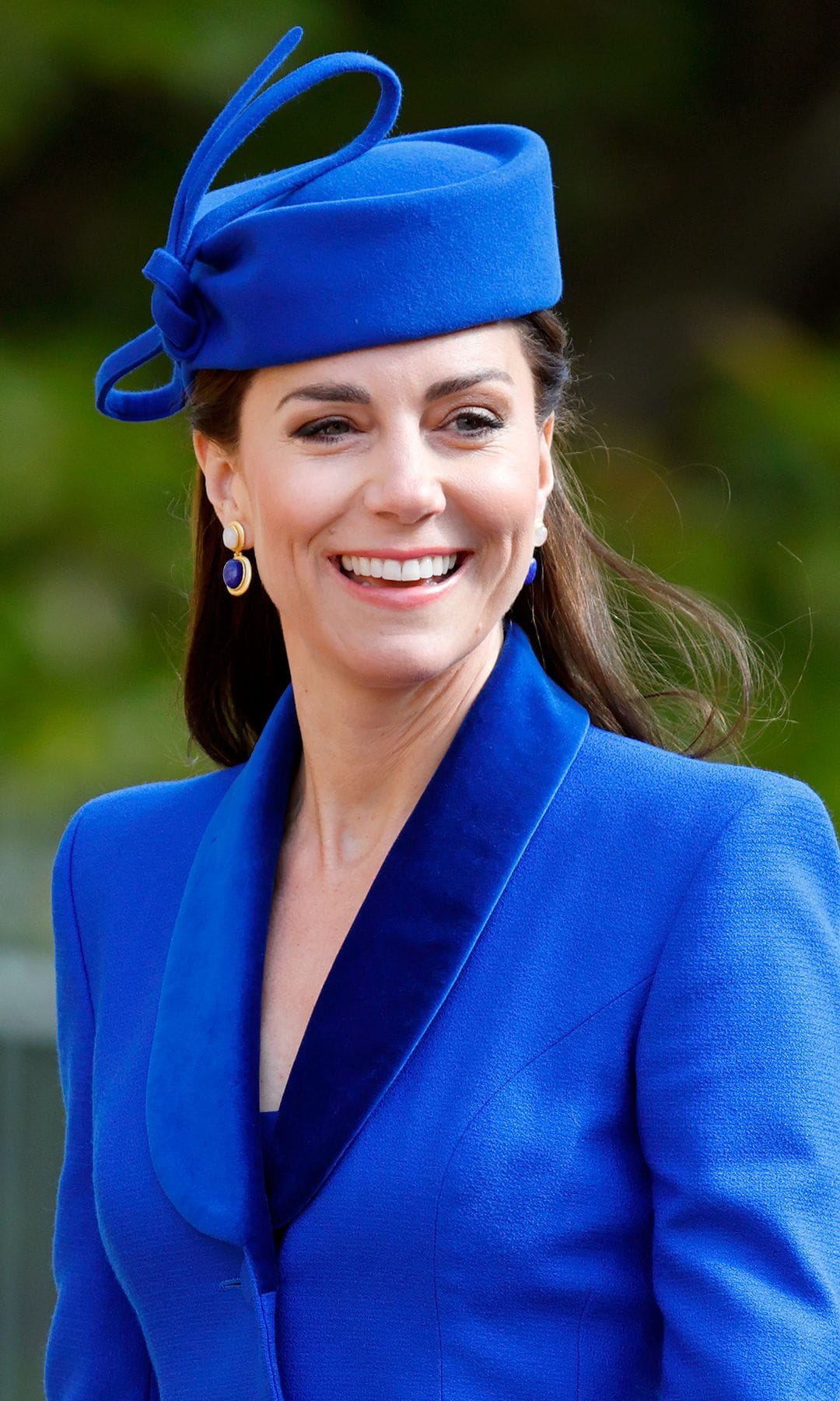 Casquetes para invitadas tocados Kate Middleton azul eléctrico