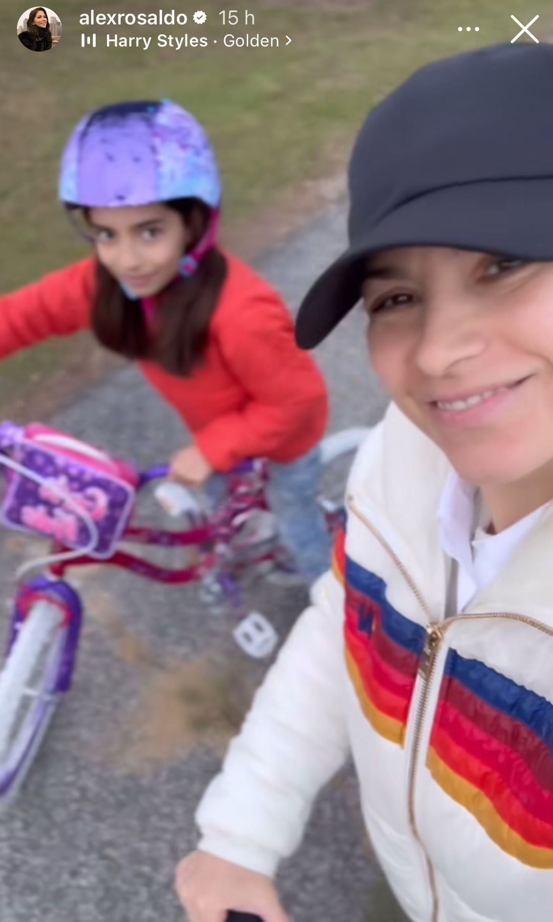 Alessandra Rosaldo y Aitana pasearon en bicicleta con Eugenio Derbez y Vadhir