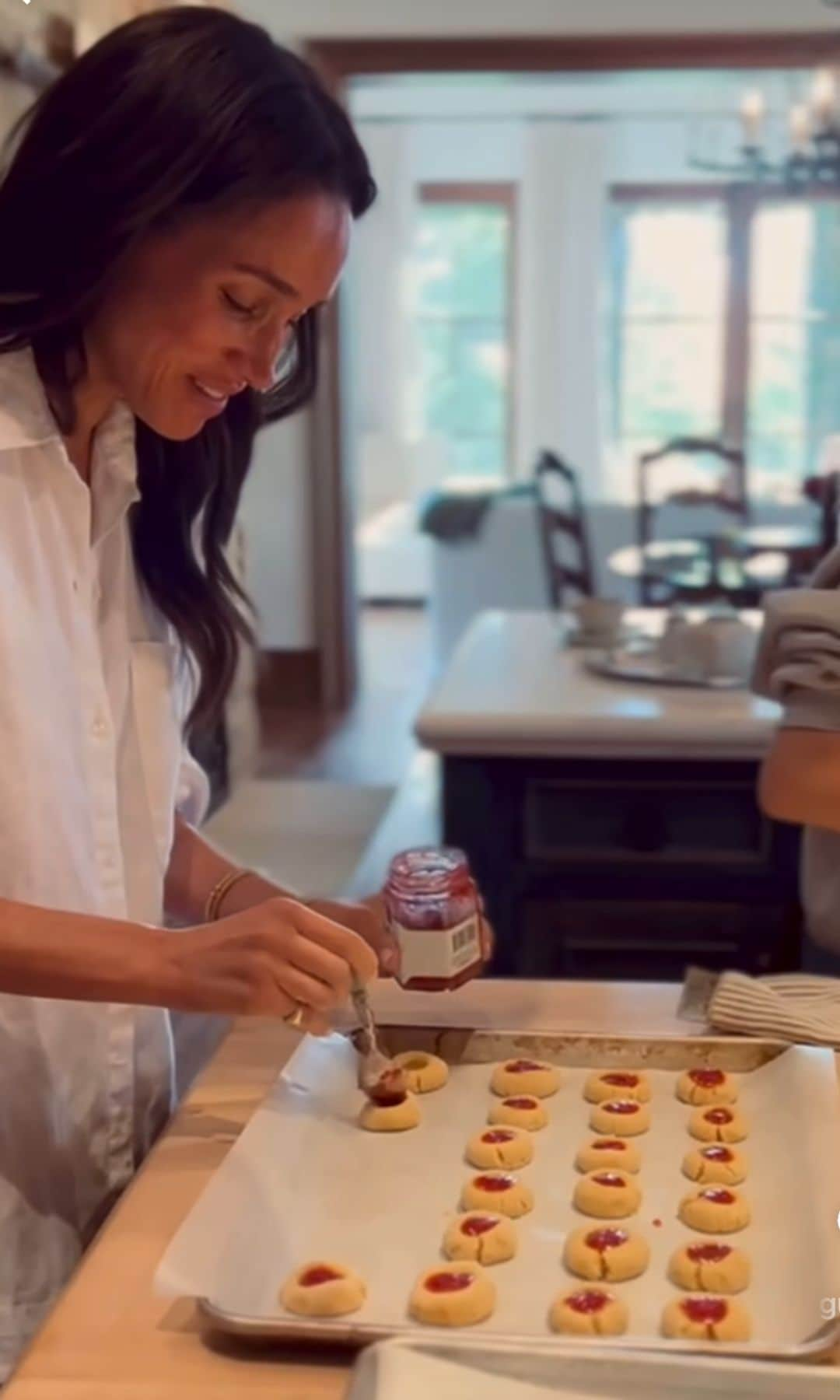 Meghan Markle decorated the cookies with a touch of strawberry jam