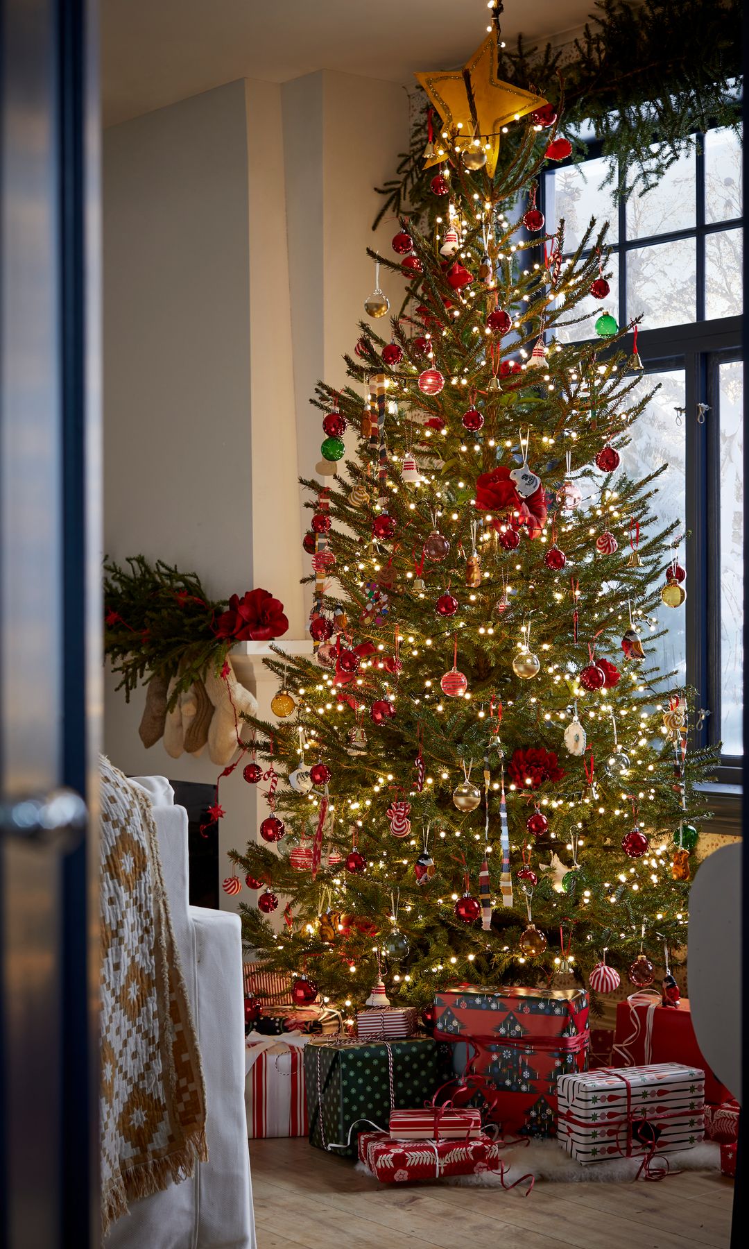 Árbol con regalos de Navidad