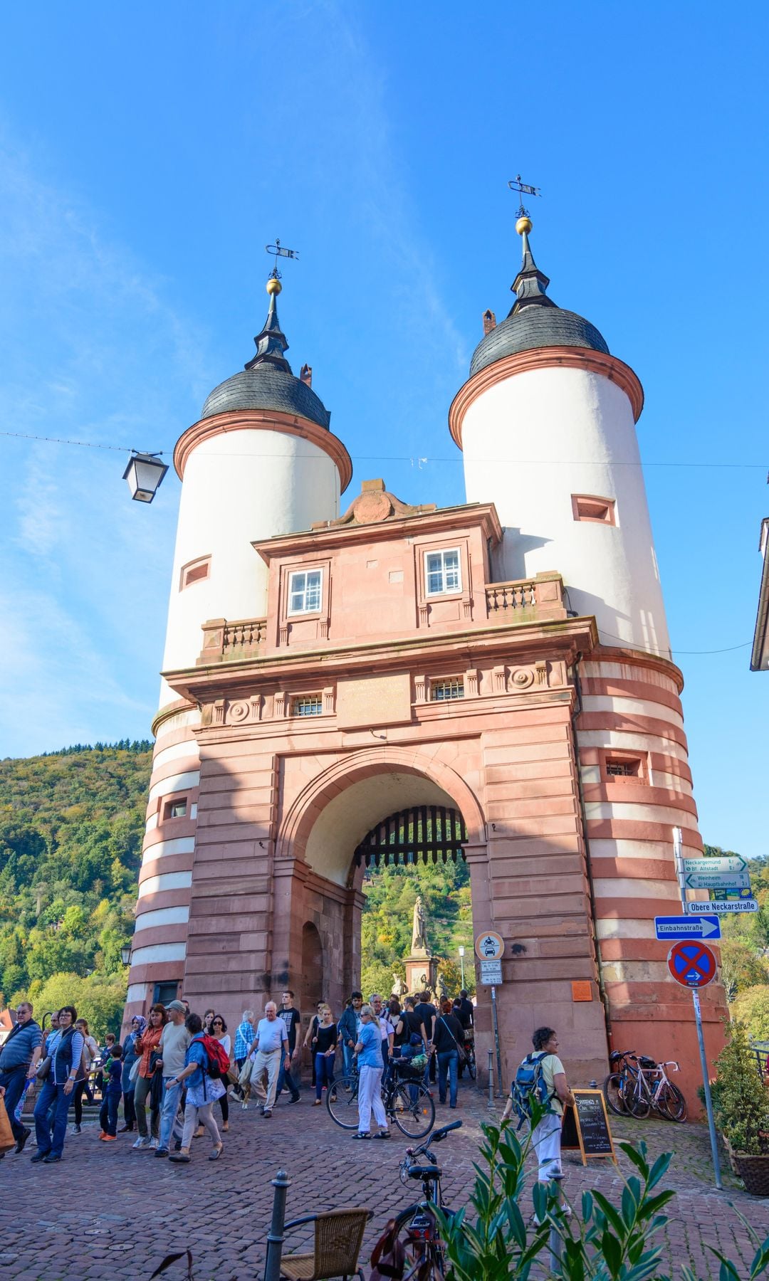 Puerta del puente viejo de la ciudad alemana de Heidelberg