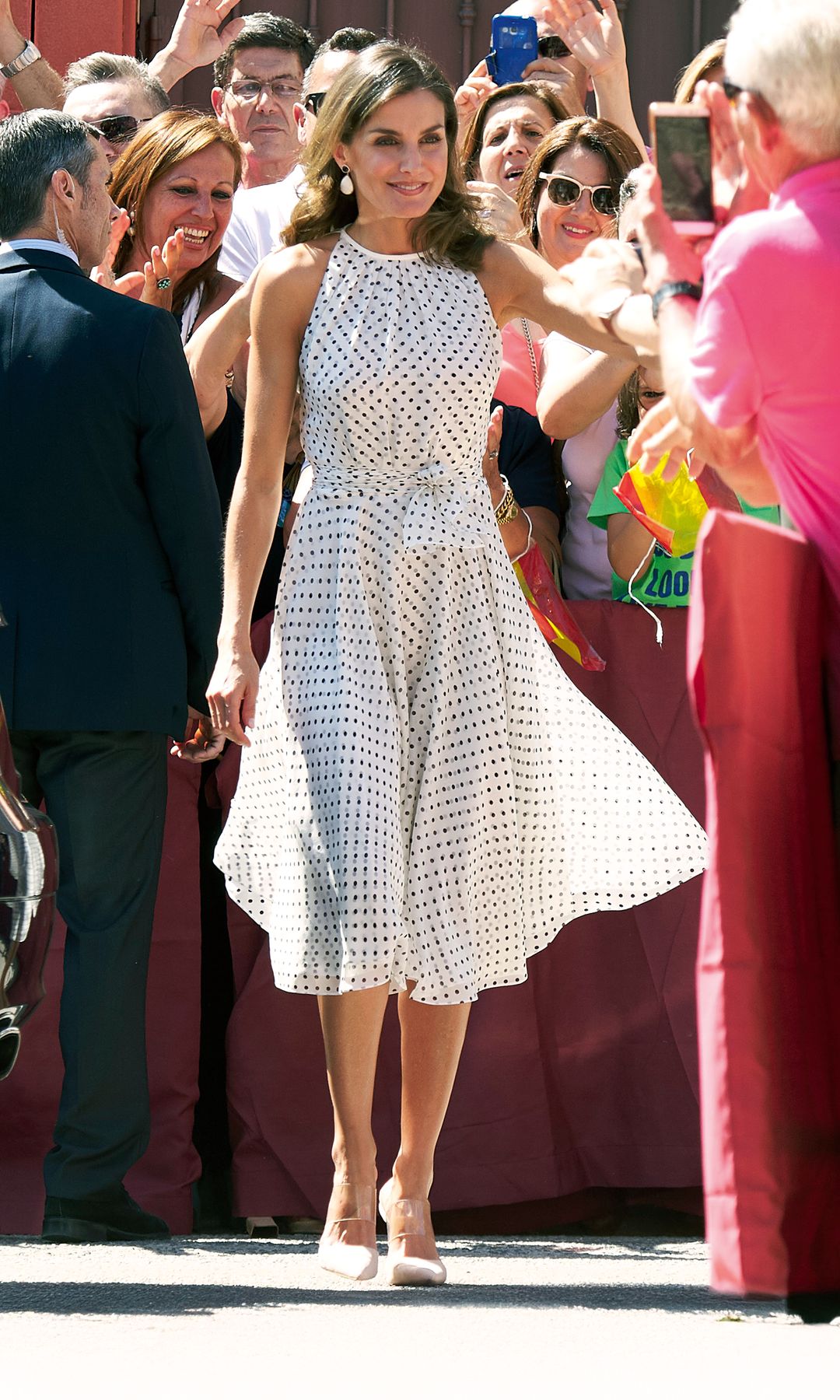 La reina Letizia con vestido de lunares